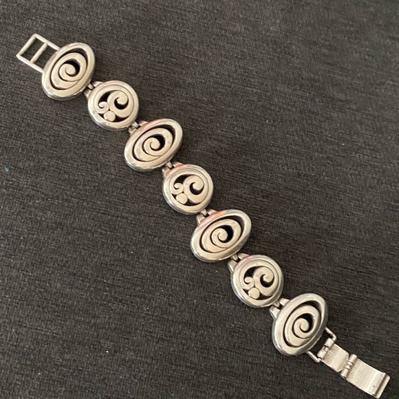 Brighton swirl design bracelet. - Picture 1 of 2